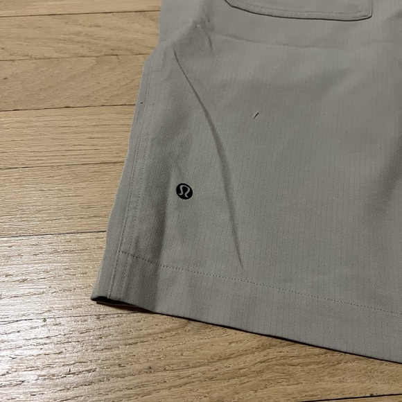 Lululemon Shorts Men 36 Beige Commuter Performance Casual Triple Active Gorpcore - Picture 10 of 11